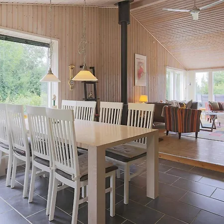 6 Person In סלאגלסה